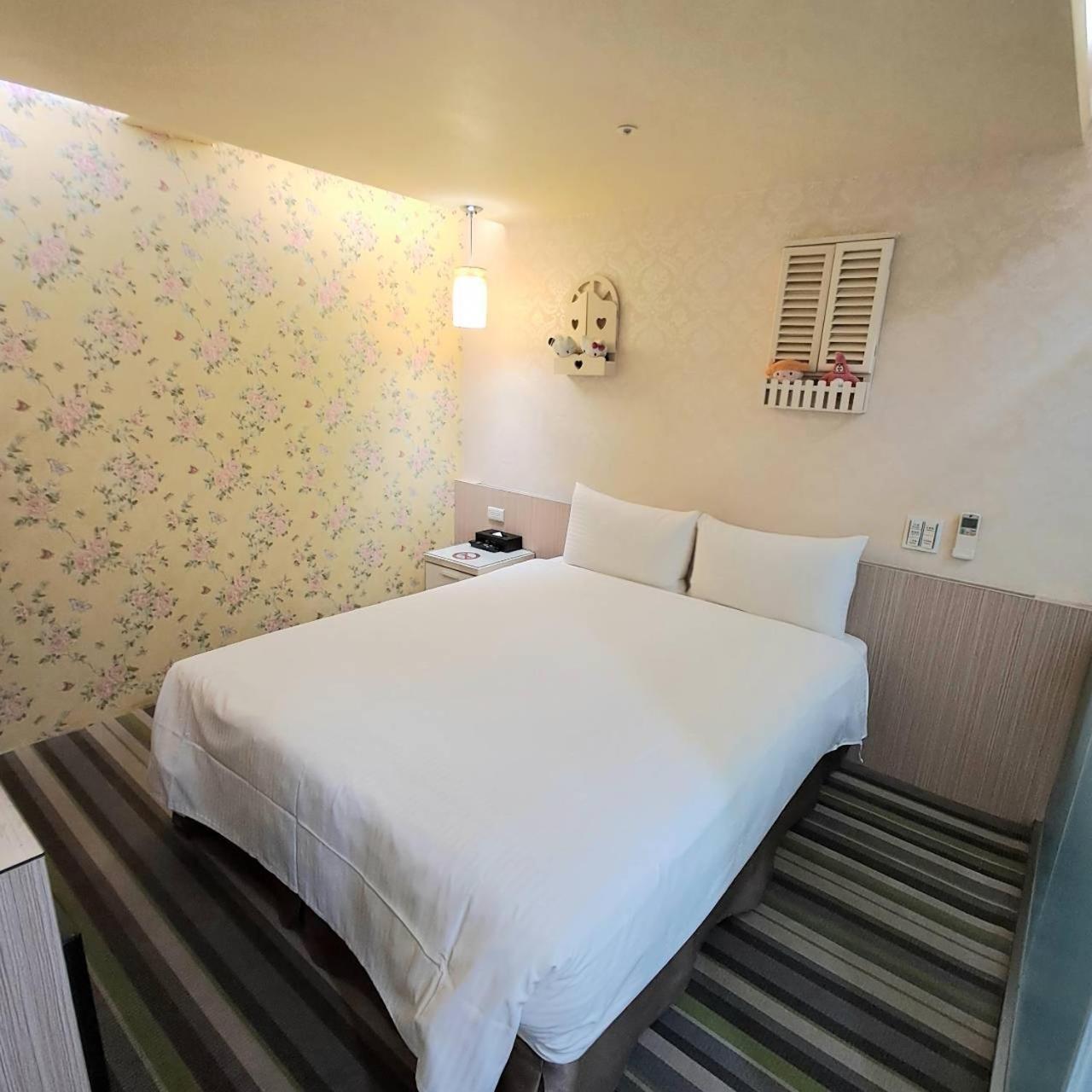 Morwing Hotel Fuzhong Taipei Exterior photo