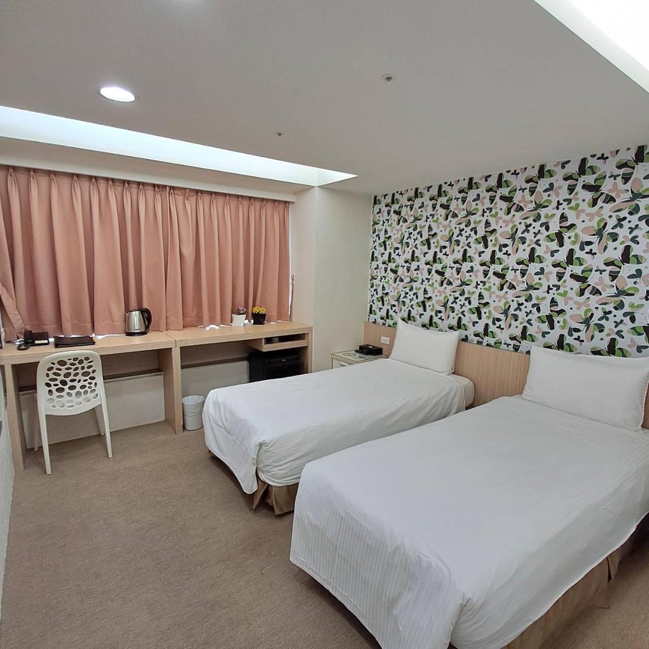 Morwing Hotel Fuzhong Taipei Exterior photo