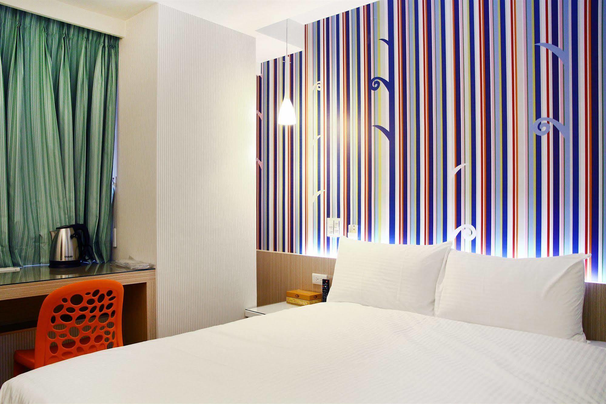 Morwing Hotel Fuzhong Taipei Exterior photo